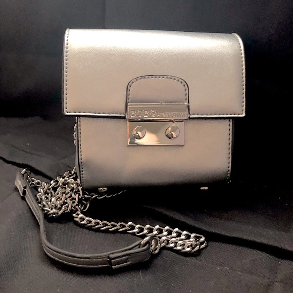 BCBG Small silver purse with chain strap. NWT! - Picture 2 of 10